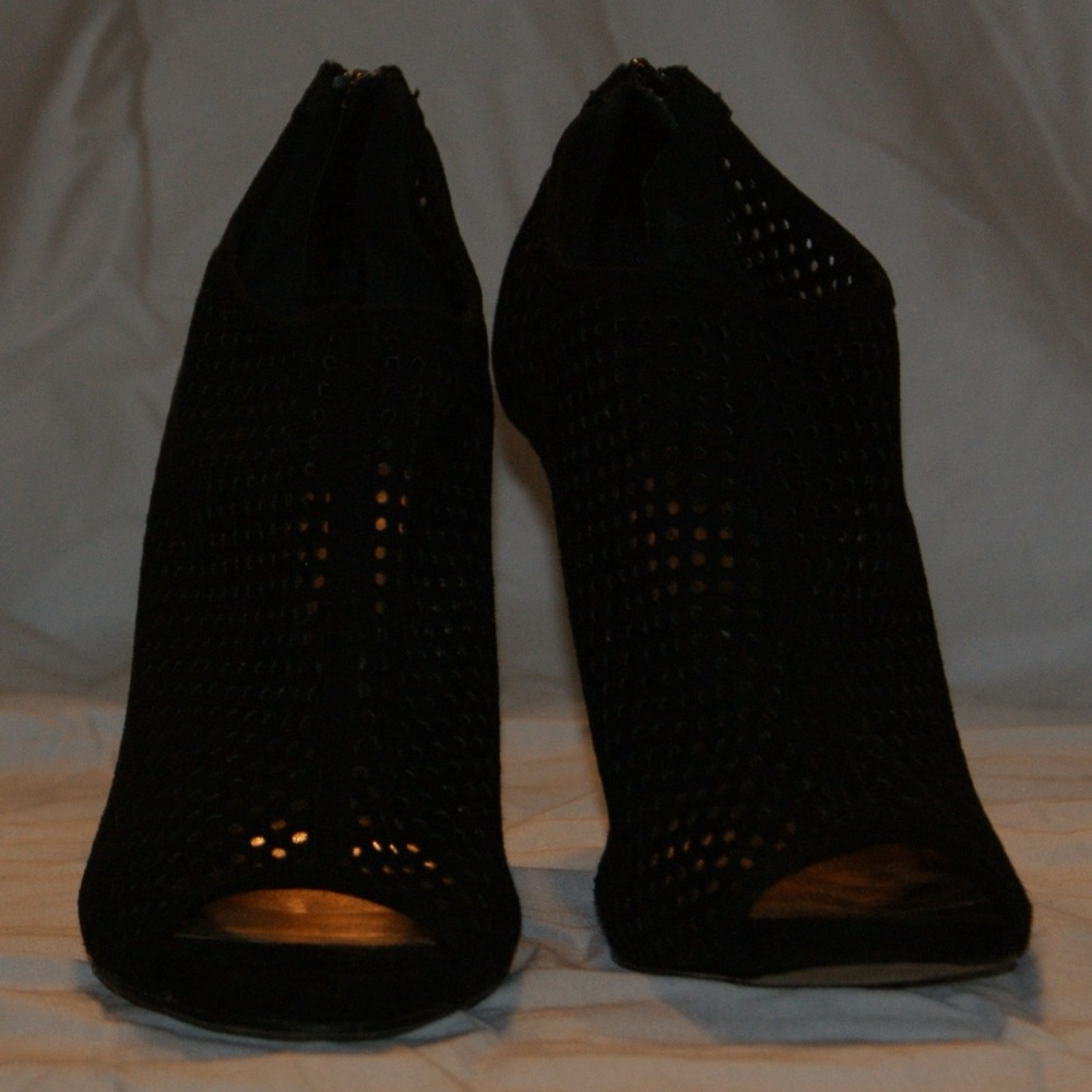 Madden Girl Peep toe mesh suede heel size 9.5 heel is 3.5 inches black - Picture 8 of 11